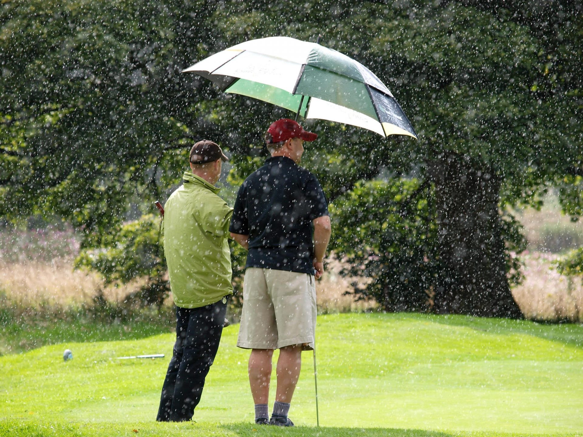 golf sous la pluie